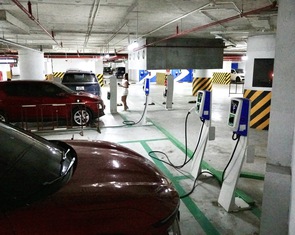 Chung cư 'nhà mình' cho sạc xe điện: Người dân thấy tiện, sẵn sàng chuyển đổi xanh