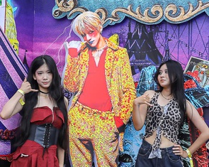 Đếm ngược đến 8Wonder: Fan DPR Ian làm photobooth sặc sỡ, J Balvin đi xích lô ở Hà Nội