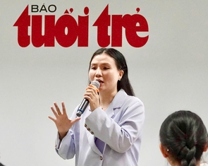 Sinh viên thực hành phỏng vấn với quán quân thi hùng biện tiếng Anh