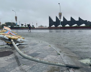 Thủ tướng yêu cầu khẩn trương khôi phục hệ thống điện, viễn thông sau bão số 5