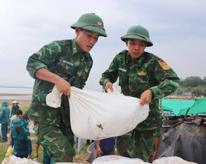 Bộ Quốc phòng duy trì hơn 300 ngàn người, 5 máy bay ứng phó bão số 5