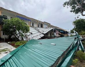 25.000 nhà dân tốc mái sau bão số 5, Thủ tướng yêu cầu không để khan hiếm hàng, tăng giá gạch ngói