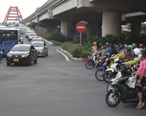 Giao thông qua khu cầu Bình Triệu 1 ổn định, ứng dụng cảnh báo liên tục cho người dân