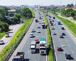 Trị bệnh xe rùa bò trên cao tốc, thí điểm cấm theo 2 giai đoạn