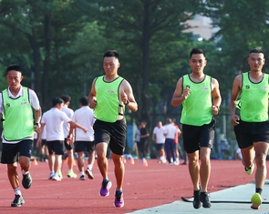 Một trọng tài V-League phải nhập viện cấp cứu khi kiểm tra thể lực