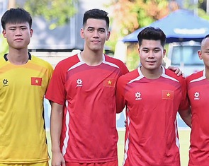 Tiến Linh ra Hà Nội đá từ thiện