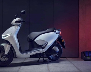 Honda CUV e: 2026 ra mắt: thêm kính chắn gió và thùng để đồ phía sau, giá quy đổi tới 141 triệu đồng