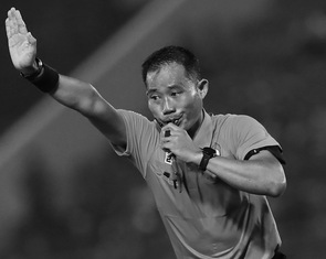 Trọng tài Trần Đình Thịnh từng mang đẳng cấp FIFA