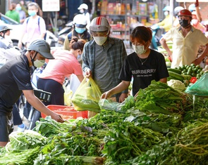 Giảm trừ 4,4 triệu đồng/tháng sao đủ nuôi con ở TP.HCM, Hà Nội?