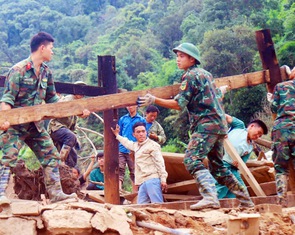 Xây bản mới cho dân vùng lũ Điện Biên