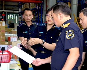 Bắt giữ nhiều lô hàng giả mạo xuất xứ Việt Nam đi Mỹ