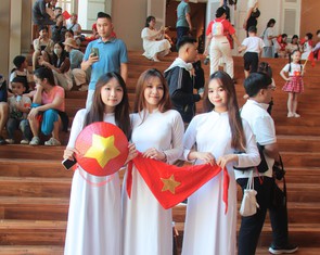 Du khách đổ về TP Đà Nẵng tham quan dịp lễ Quốc khánh