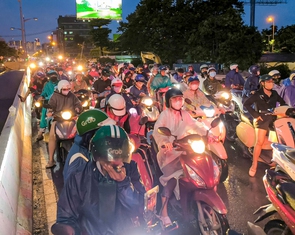 Đóng nhánh cầu Bình Lợi, tình trạng kẹt xe cầu Bình Triệu chỉ 'đỡ hơn' vào buổi sáng