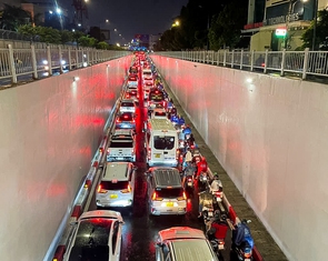 Hầm chui Phan Thúc Duyện liên tục kẹt, người dân đề xuất loạt giải pháp