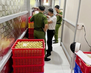 Hàng ngàn hũ yến giả không có 'chất yến' ở Đà Nẵng, bắt hai người cầm đầu