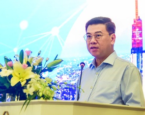 Để ngành dịch vụ bứt phá, TP.HCM cần học hỏi Singapore, Thượng Hải