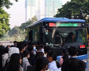 Xe buýt 33 rút lộ trình: TP.HCM điều xe giải tỏa, sinh viên đi lại dễ dàng hơn