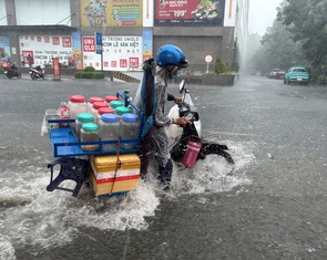 TP.HCM, Nam Bộ chiều nay mưa to