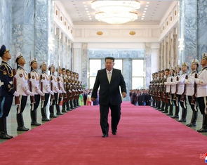 Ông Kim Jong Un hé lộ chính sách vũ khí mới của Triều Tiên