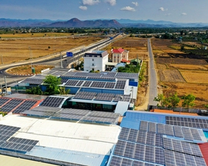 Lắp điện mặt trời mái nhà không đăng ký: Nguy cơ nào khiến EVN đề xuất xử phạt?