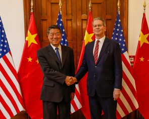 Đảng Dân chủ muốn ông Trump buộc Trung Quốc hạn chế sản xuất dư thừa