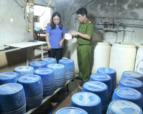 Tự chế 'nước kẹo' làm giá đỗ, trong giá có chất 'không được phép'