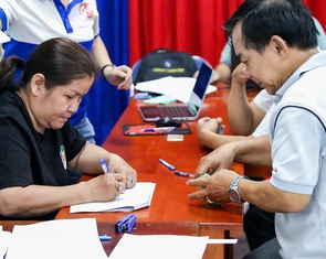 Nhận quà Quốc khánh 100.000 đồng 2 lần, phải làm sao?