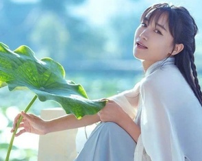 Trang phục thủ công tự may của Lý Tử Thất ra sao mà luôn được chú ý, ái mộ?