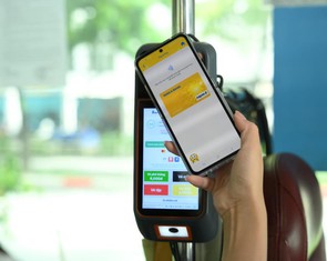 Thanh toán thẻ NAPAS trên xe buýt: Chỉ cần ‘chạm’ là đi