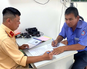 Tài xế xe buýt vượt ẩu trên quốc lộ 20 nhận sai, xin nộp phạt