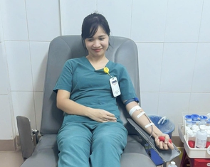 Hiến máu trong đêm cứu nạn nhân vụ xe tải lao vào chợ chuối