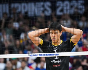 Tuyển bóng chuyền Philippines gục ngã đau đớn 'trước cửa thiên đường'