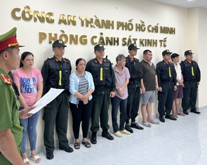 Công an TP.HCM bắt tạm giam 5 người nhập lậu hàng hóa từ Trung Quốc