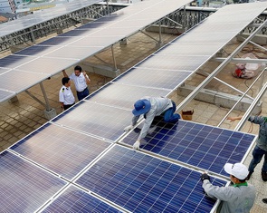 Người dân thông báo lắp đặt điện mặt trời mái nhà dễ hay khó mà EVN yêu cầu xử phạt?