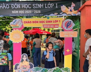 Tiền trường: Miễn 'cửa trước', thu 'cửa sau'
