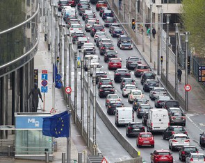 Brussels siết chặt kiểm soát, phạt nặng xe không đạt chuẩn môi trường