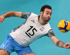 'Ông chú bụng bia' gây sốt giải bóng chuyền thế giới