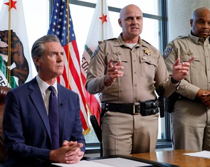 California quyết đối đầu ông Trump, ban luật bảo vệ người nhập cư