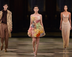 Nhà thiết kế Trần Hùng trình làng bộ sưu tập thứ 14 tại London Fashion Week