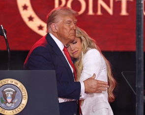 Lễ tưởng niệm Charlie Kirk: Ông Trump gọi vụ ám sát là 'cuộc tấn công vào nước Mỹ'