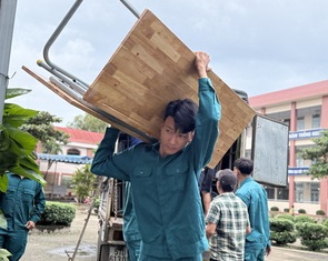 Sau chỉ đạo của Chủ tịch TP.HCM, trường học tại phường Vĩnh Tân đã có bàn ghế mới