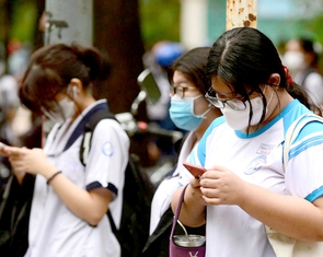 Cấm học sinh dùng điện thoại ở trường: Tuyệt đối ủng hộ!