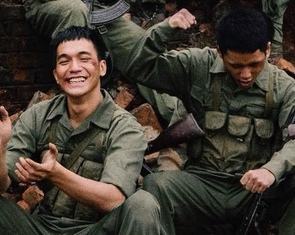 'Mưa đỏ' bất ngờ công bố rời rạp khi vừa đạt doanh thu 700 tỉ đồng