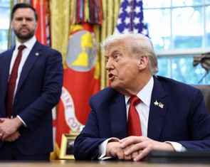 Ông Trump áp thuế 30% với đồ nội thất, 100% với dược phẩm có thương hiệu