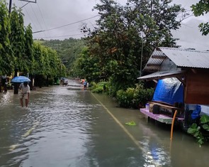 Philippines tan hoang khi bão Bualoi quét qua