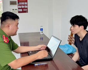 Mất hơn 2 tỉ đồng vì nhân viên điện lực 'dỏm' lừa cài ứng dụng giả mạo