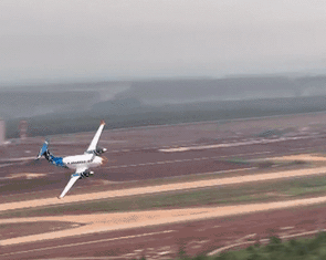 Máy bay lần đầu tiếp cận đường bay sân bay Long Thành