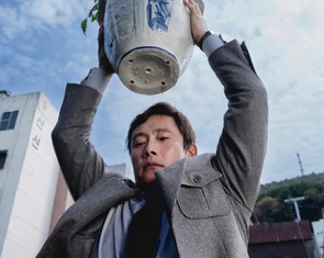 No other choice của Park Chan Wook dẫn đầu phòng vé Hàn