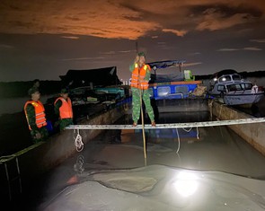 Bắt 2 tàu sắt vận chuyển hơn 230m³ cát trái phép trên sông Ba Lai