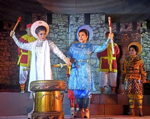 Cô đào cải lương miệt mài 24 năm mới tốt nghiệp THPT